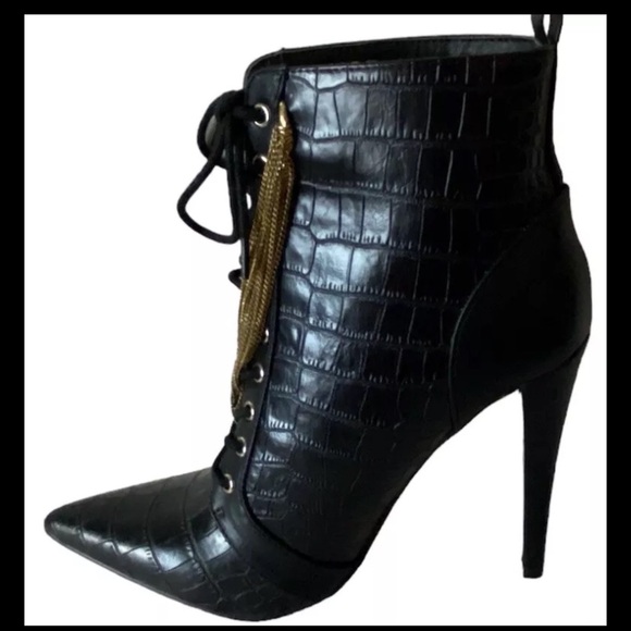 Shoedazzle “Keep Me High” US 7 Black w/Gold Chains Booties Stile Faux Leather - Picture 9 of 15